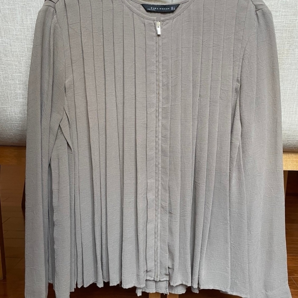 Zara Crepe Pleated Long Sleeve Top/Light Jacket SZ L
